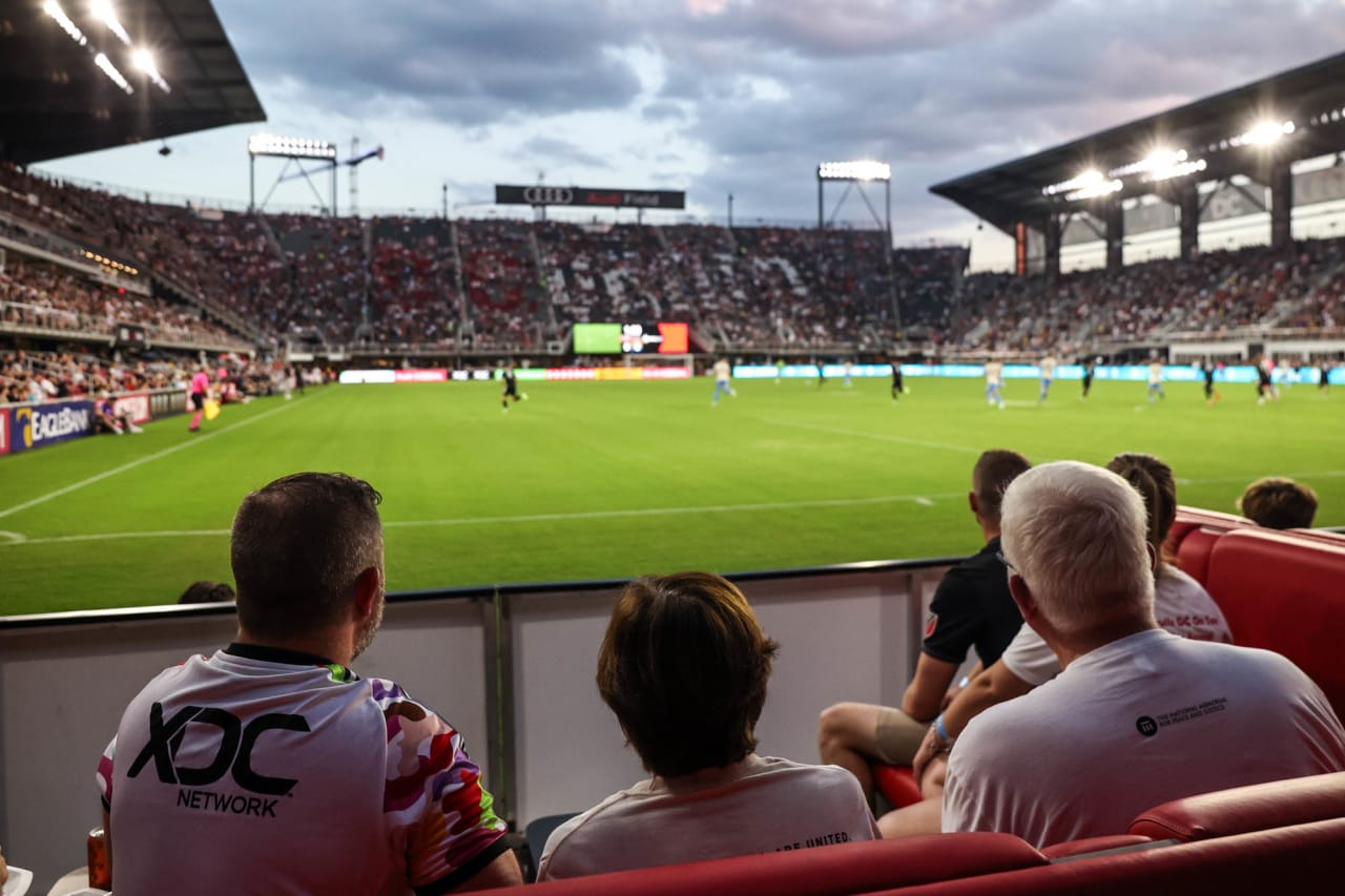 Loge Boxes